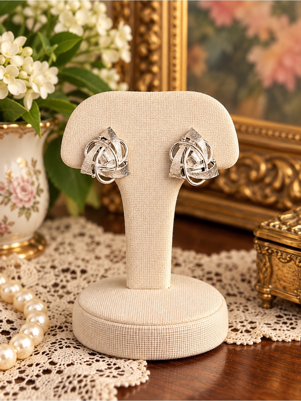 Vintage Clip-on Earrings Signed Pat Pend Silver Tone
Estate Women’s Jewelry